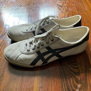 Men’s Onitsuka Tiger (ASICS) sneakers (cream and black size 10 1/2)